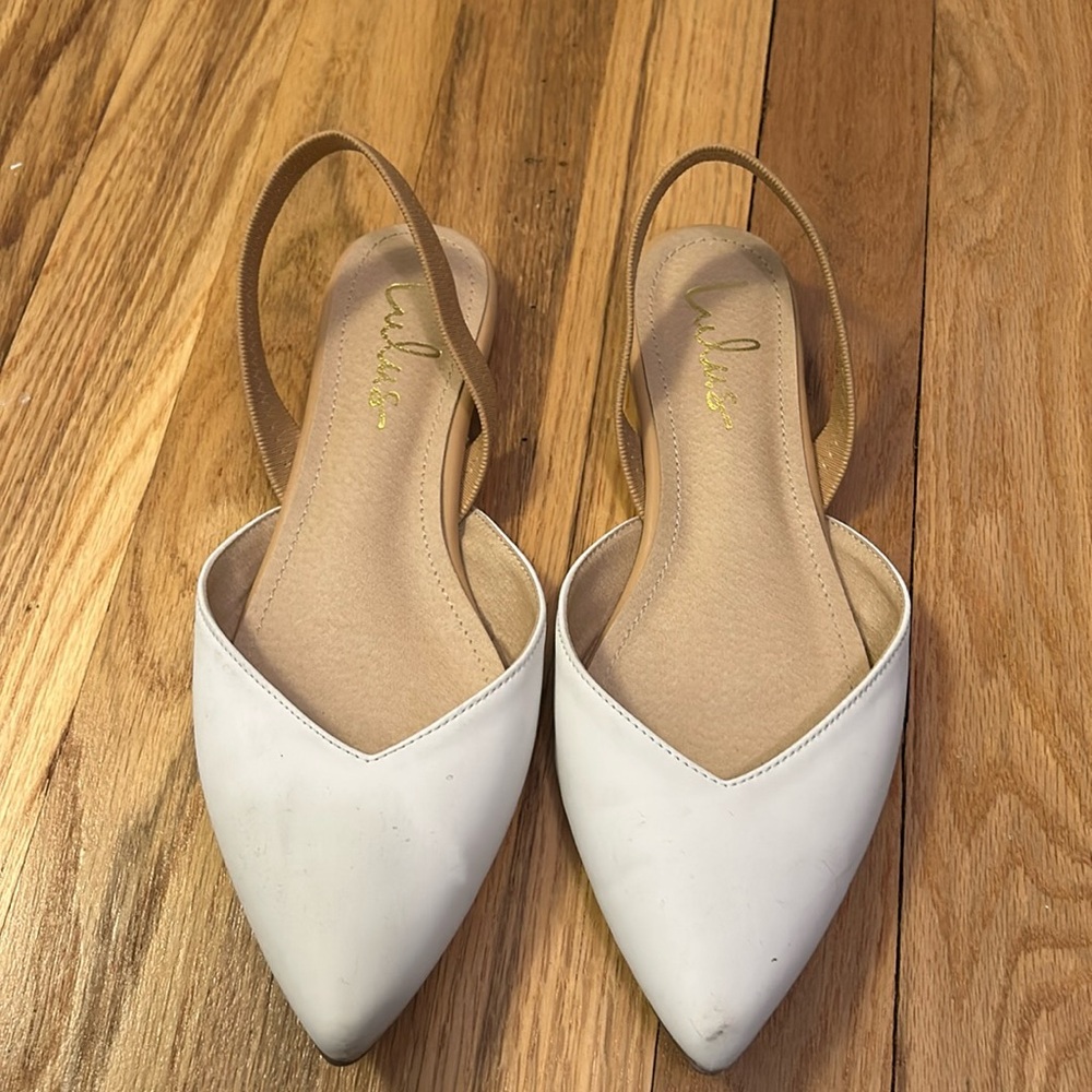White sandal flats